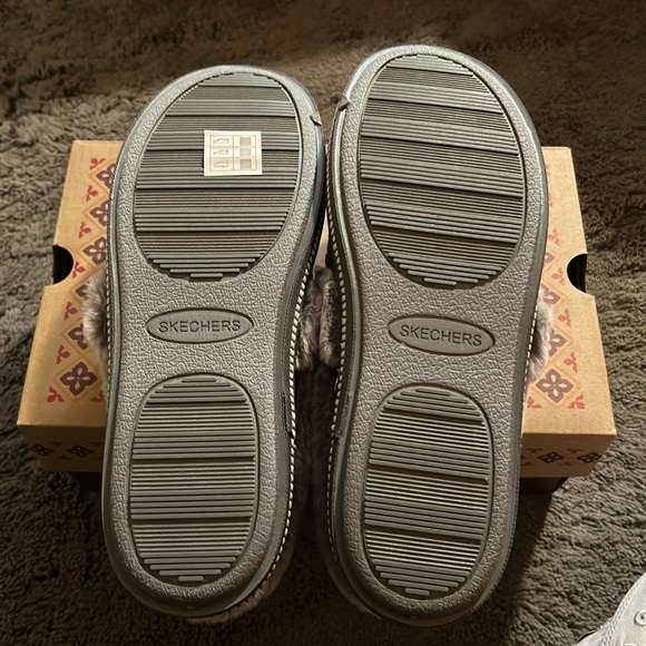 NWT🦊Fur Sweet Soft & Warm Slippers Women Sz-7(6.5) Inside or Out, So Comfortable - Picture 12 of 16